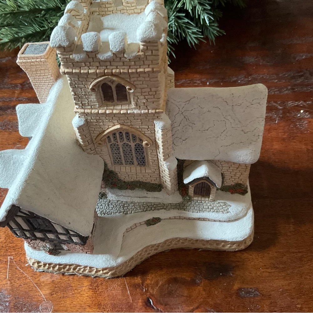 A Christmas Carol Cottage 1989 by David Winter - Picture 6 of 6